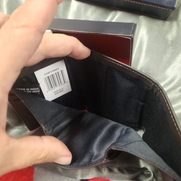 Tommy Hilfiger Men's Brown Wallet - Picture 3 of 5